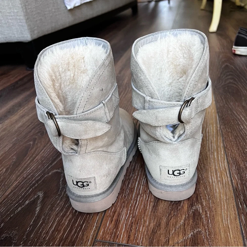 UGG Australia Women's REMORA BUCKLE BOOTS Ash Gray Size 6 - Picture 10 of 11